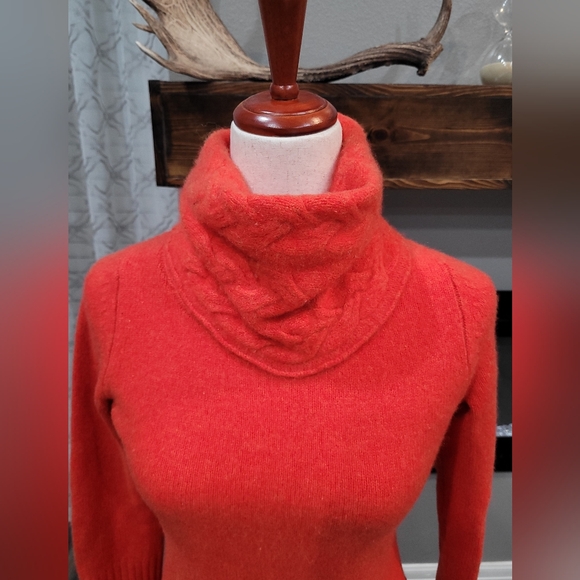 BANANA REPUBLIC Cashmere Sweater size M, 100% Cashmere, Red Color - Picture 2 of 8